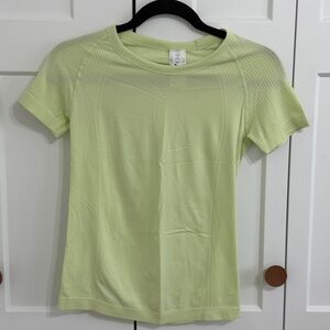 Old Navy Seamless Go-Dry Short Sleeve Top Size Small Citron Yellow Green